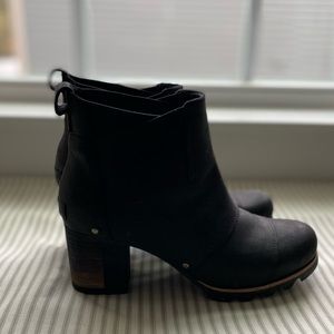 Women’s Sorel Black Boot with Heel/ size 7